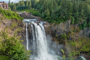 Muhteşem bir görünümünü Snoqualmie düşüyor.