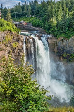 Muhteşem bir görünümünü Snoqualmie düşüyor.