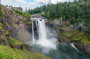 Bir görünümü splendorous Snoqualmie Falls.