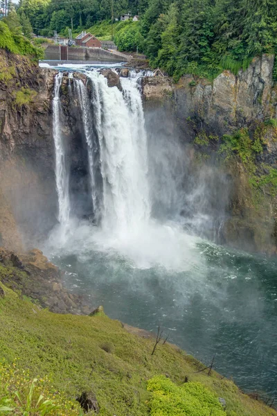 Bir görünümü splendorous Snoqualmie Falls.