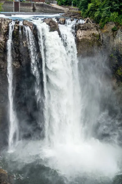 Bir veiw basamaklı Snoqualmie Falls.