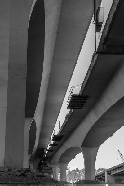 Κοιτώντας Ψηλά Στο Σιάτλ Γέφυρες Δημιουργεί Μια Αφηρημένη Σκηνή — Φωτογραφία Αρχείου