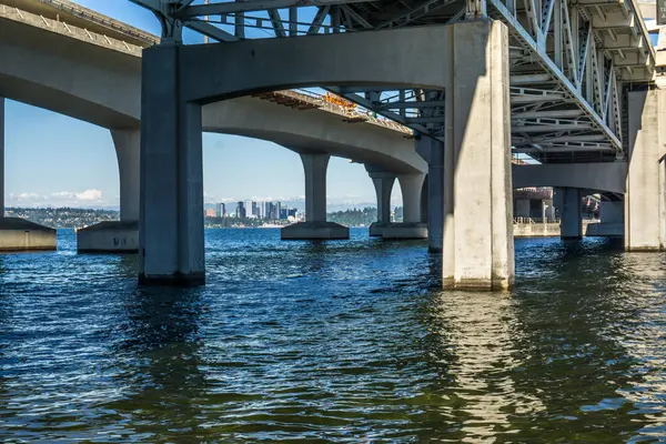 Una Vista Carretera Puente Con Lago Washington Por Debajo —  Fotos de Stock