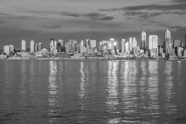 Setting Sun Reflected Skyscrapers Seattle Skyline — Stock Photo, Image
