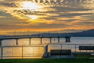 İskele Des Moines, Washington'da bir siluet çekim.