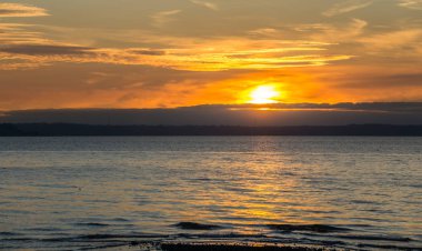 Güneş batmadan Puget Sound Pacific Northwest içinde.