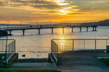 İskele Des Moines, Washington'da bir siluet çekim.