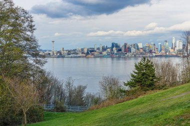 Bulutlu Seattle manzarası