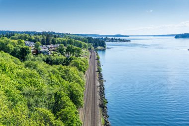  Tren Rayları Ve Daralır