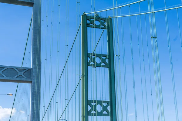 Oben auf der schmalen Brücke — Stockfoto