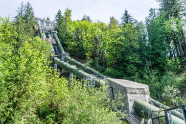 enerji santralı boruları