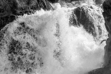 Güçlü Şişkin Şelale 9