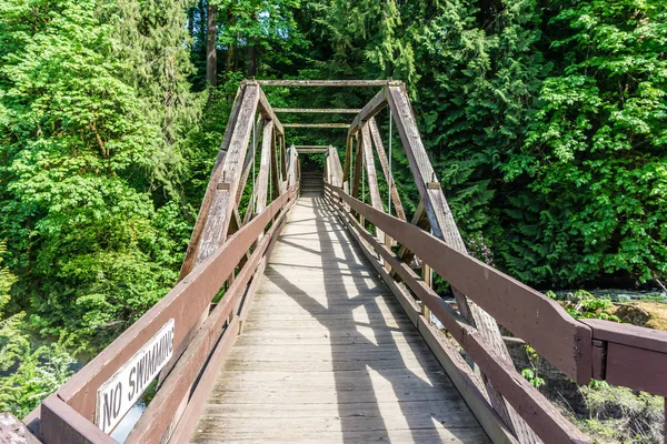 Wooden River Walking Bridge 2 — Stock Photo, Image