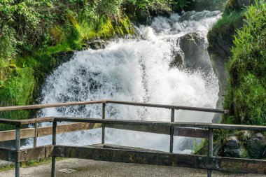 Güçlü Şişkin Şelale 3