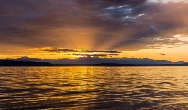 Gün Batımı Ve Kara Bulutlar 3