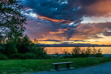 Gün Batımı Ve Kara Bulutlar 10