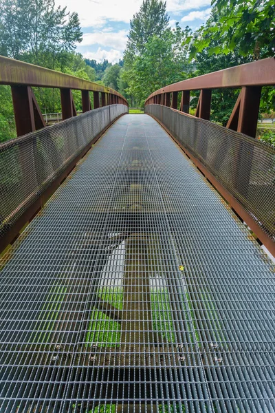 Grade em uma ponte — Fotografia de Stock