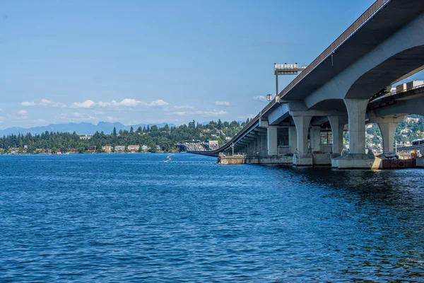 Göl ve Seattle Köprüleri 2 — Stok fotoğraf