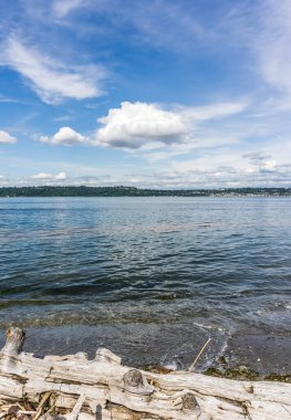 Washington 'da Puget Sound' da pamuk şekere benzeyen bulutlar asılı..
