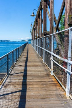 Batı Seattle, Washington 'daki Jack Block Park' ta bir rıhtım manzarası.