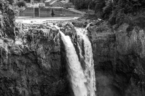 Μια Άποψη Της Cascading Νερό Στο Snoqualmie Falls Στην Πολιτεία — Φωτογραφία Αρχείου