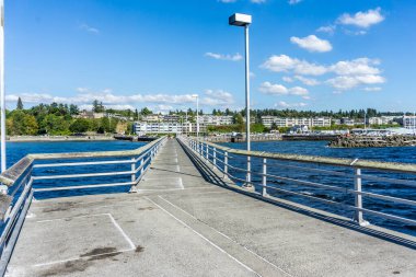 Des Moinese, Washington 'daki rıhtıma doğru bakıyorum..
