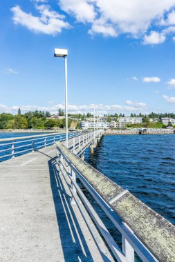 Des Moinese, Washington 'daki rıhtıma doğru bakıyorum..