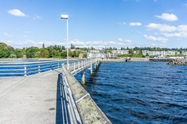 Des Moinese, Washington 'daki rıhtıma doğru bakıyorum..