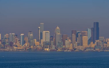 Seattle silueti duman ve orman yangınlarıyla kaplıdır..