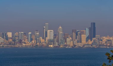 Seattle silueti duman ve orman yangınlarıyla kaplıdır..