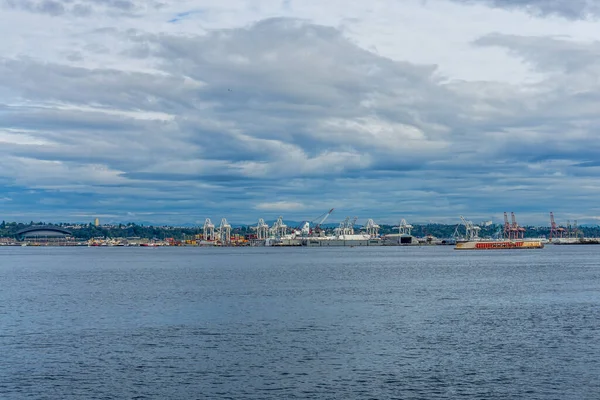 ワシントン州のシアトル港には雲がかかっている — ストック写真