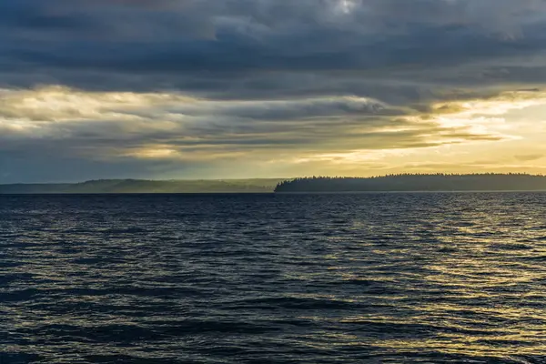 Moln Hänger Över Den Nedgående Solen Västra Seattle Washington — Stockfoto