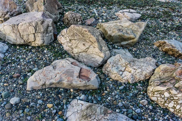 Blick Auf Große Rissige Felsen Der Küste West Seattle Washington — Stockfoto