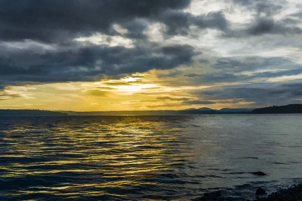 Wolken Hängen Über Der Untergehenden Sonne West Seattle Washington — Stockfoto