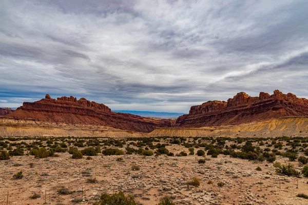 Black Dragon Kanyon Utah bir bulutlu gökyüzü ile San Rafael kayalıkta.