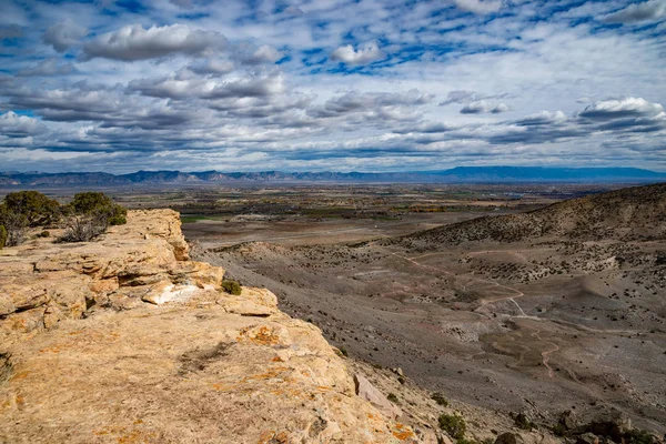 Visa Från Toppen Mcinnis Canyons Utah Med Blå Himmel Och — Stockfoto