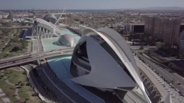 Valencia, İspanya, Drone fly 31 Mayıs 2018, sanat ve bilim kenti bir eğlence tabanlı kültürel ve mimari kompleksi var. El Palau de les Arts Reina Sofia - bir opera binası ve Gösteri Sanatları Merkezi görüntülemek.