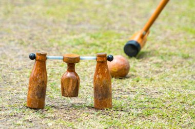 Woodball, spor malzemeleri, spor Woodball bir spor gibi Woodball kimin kafası son derece ahşap bira şişesi gibi görünüyor bir çekiç ile oynanır golf oynamanın bir yolu.