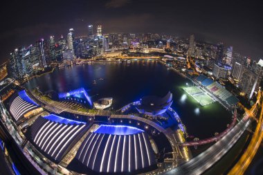 Singapore, Singapur - Eylül 22,2017: Marina Bay günbatımı sahnenin havadan görünümü. Marina Bay, Singapur en ünlü turistik biridir.