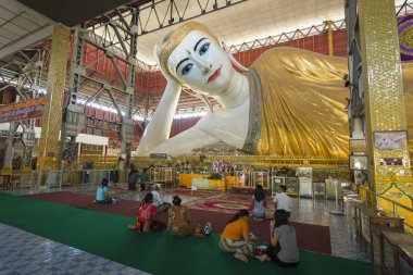Buda uzanmış güzel yatan Buda görüntü Chauk htat gyi (tatlı Buda göz), yangon, myan
