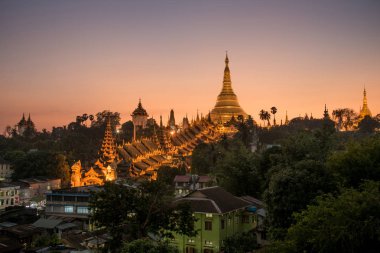 Shwedagon pagoda adlı gündoğumu, seyahat kavramı