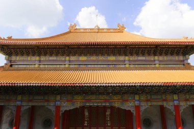 Wat Borom Raja Kanjanapisek ya da Wat Leng Nei Yi 2, geleneksel Çin tarzı tapınak Nonthaburi, Tayland.