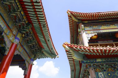 Wat Borom Raja Kanjanapisek ya da Wat Leng Nei Yi 2, geleneksel Çin tarzı tapınak Nonthaburi, Tayland.
