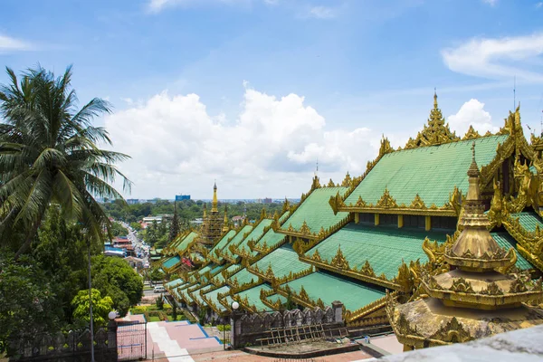 Tető Keleti Lépcsőház Shwedagon Ződi Daw Buja Zöld Kertben Elfoglal — Stock Fotó