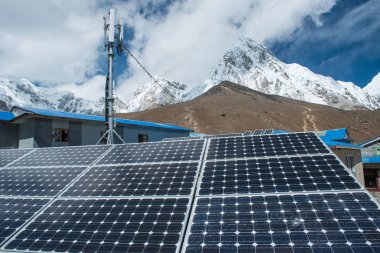 Güneş paneli, fotovoltaik, alternatif elektrik kaynağı - sürdürülebilir kaynaklar kavramı