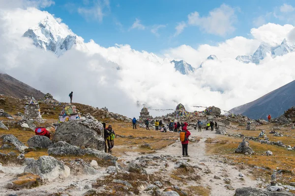 Banderas Religiosas Budistas Pirámide Paso Por Sendero Cerca Del Dhukla — Foto de Stock