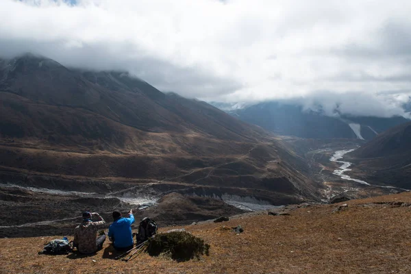 Trekker Sentado Ver Vista Ruta Everest Campamento Base Pase Lobuche — Foto de Stock