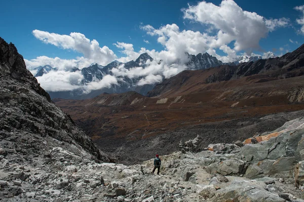 Trekker Lopen Gelijkspel Weg Naar Renjora Pass Met Everest Bergtop — Stockfoto