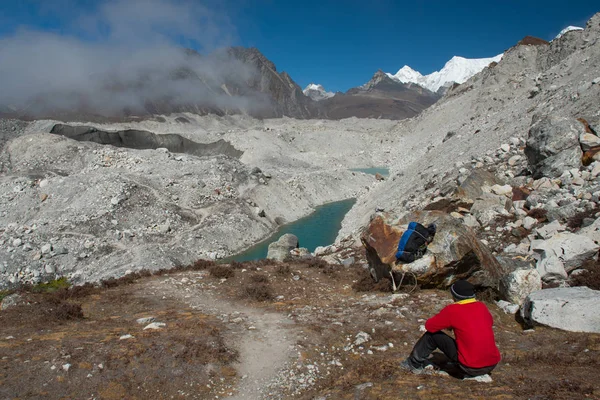 Hermosa Agua Verde Glaciar Camino Aldea Gokyo Con Montaña Nieve — Foto de Stock