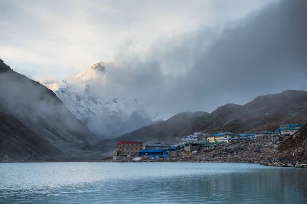 Pueblo Gokyo Con Lago Gokyo Montaña Nieve Fondo Región Ruta — Foto de Stock